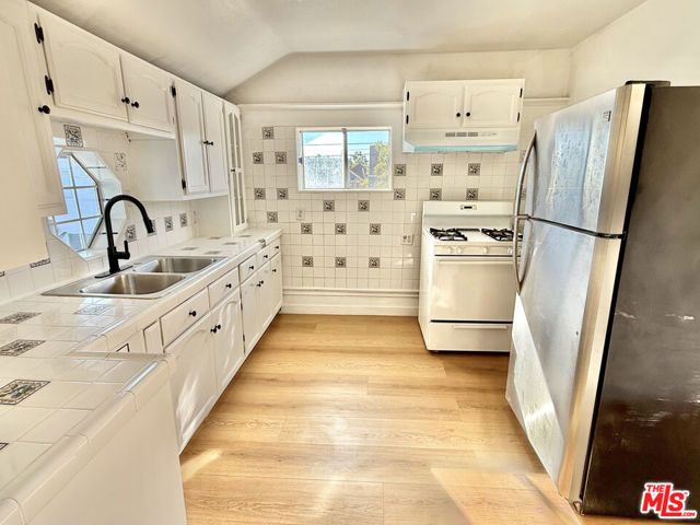 1454 W 28th Street, Los Angeles, CA 90007
