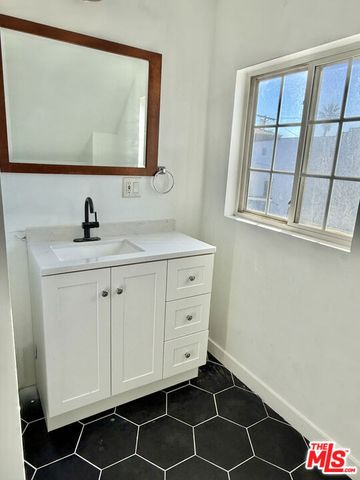 1454 W 28th Street, Los Angeles, CA 90007