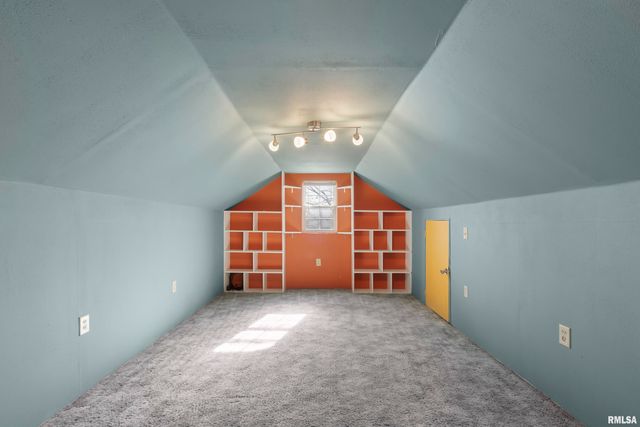 400 PEKIN Avenue, East Peoria, IL 61611