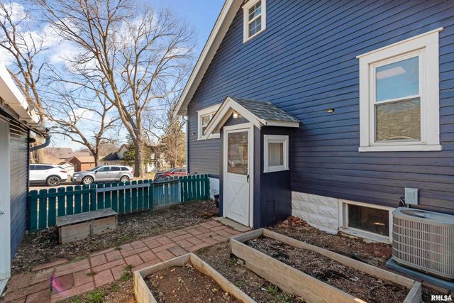 400 PEKIN Avenue, East Peoria, IL 61611