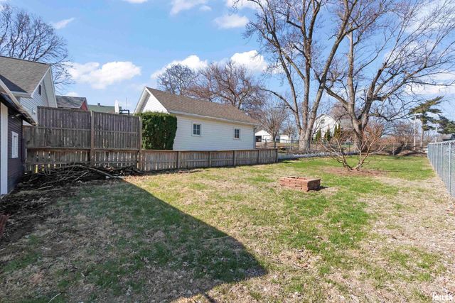 400 PEKIN Avenue, East Peoria, IL 61611