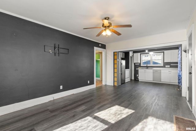 400 PEKIN Avenue, East Peoria, IL 61611