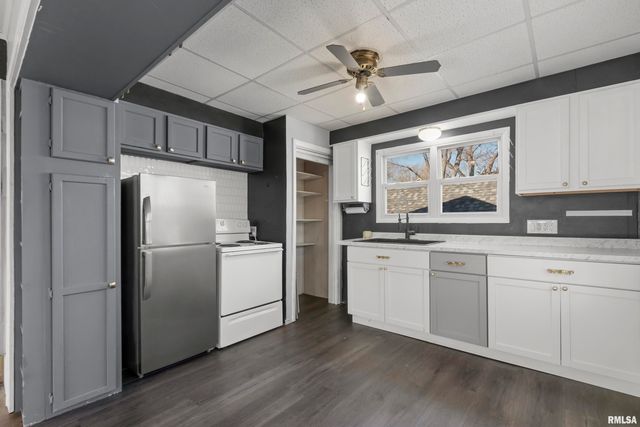 400 PEKIN Avenue, East Peoria, IL 61611