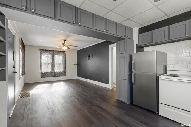 400 PEKIN Avenue, East Peoria, IL 61611