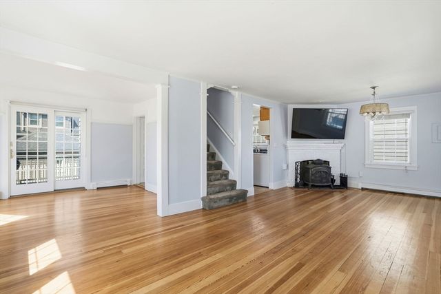 7 Mildred St, Hull, MA 02045