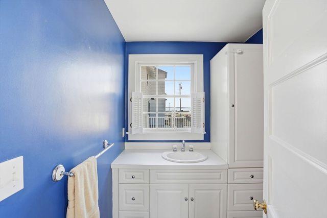 7 Mildred St, Hull, MA 02045