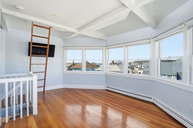 7 Mildred St, Hull, MA 02045