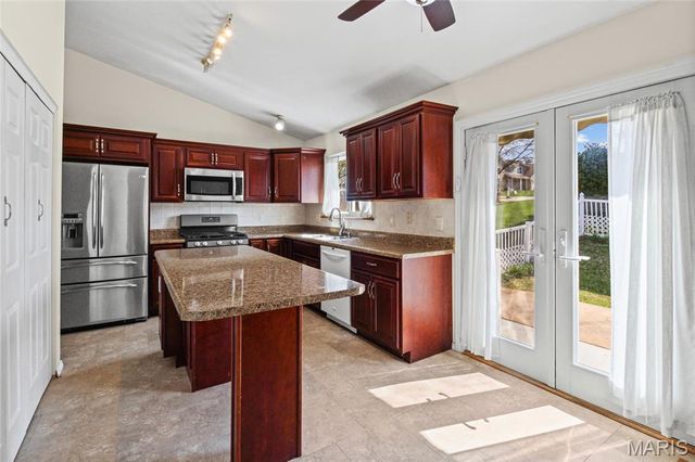 804 Shady Ridge Court, St Louis, MO 63125