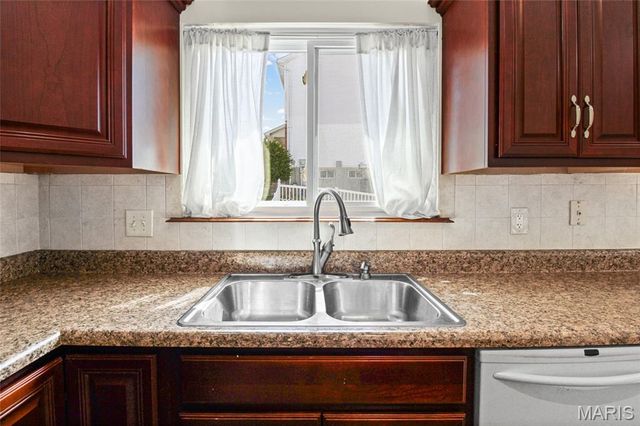 804 Shady Ridge Court, St Louis, MO 63125