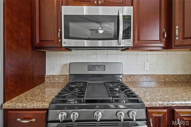 804 Shady Ridge Court, St Louis, MO 63125