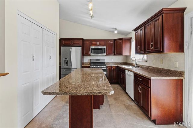 804 Shady Ridge Court, St Louis, MO 63125