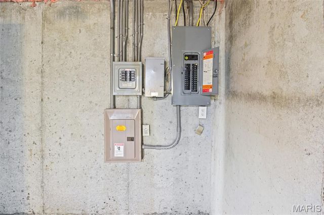 804 Shady Ridge Court, St Louis, MO 63125