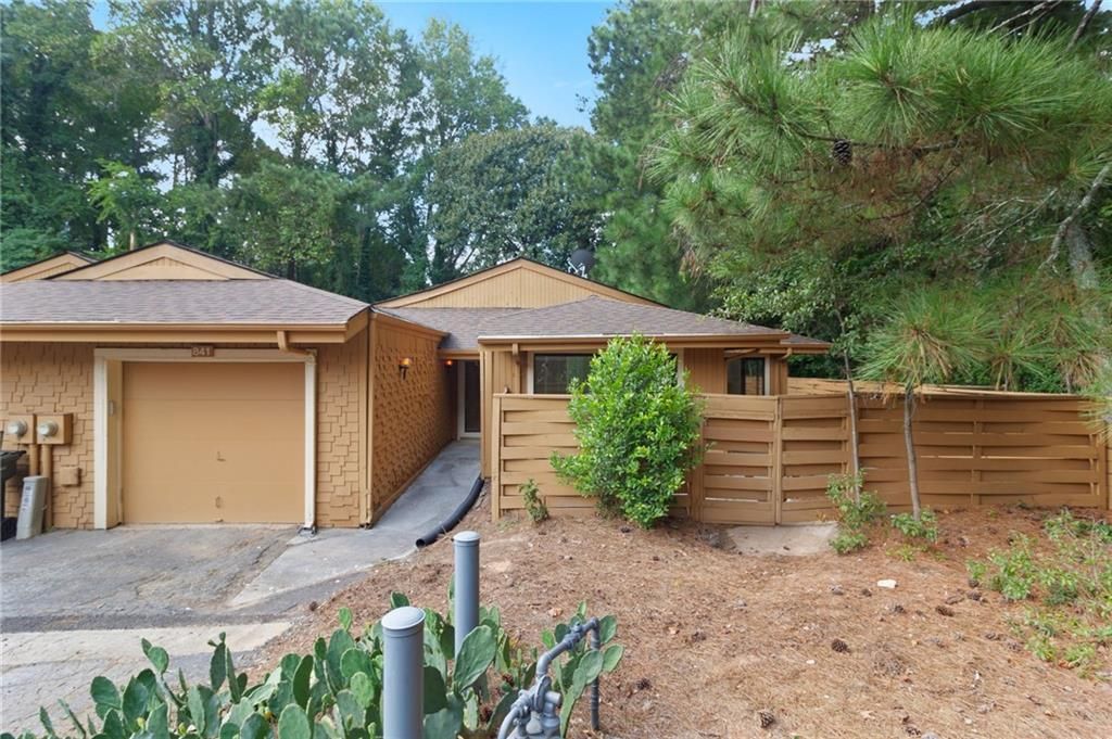 841 Lake Hollow SW Boulevard, Marietta, GA 30064