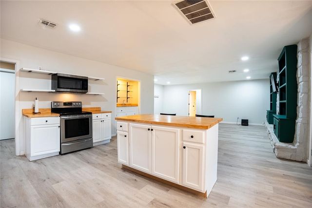 8305 NW 115th Street, Oklahoma City, OK 73162