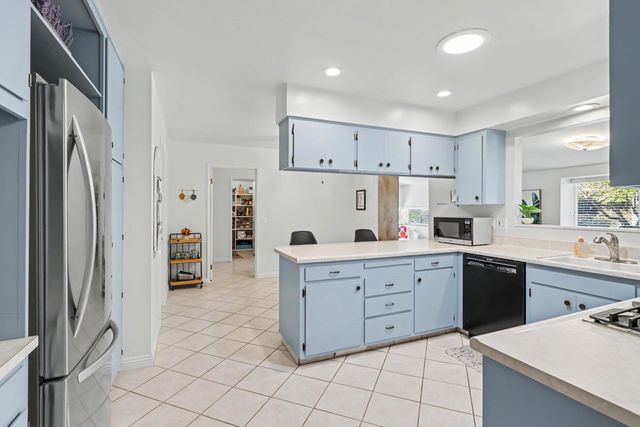 3840 Maudray Way, Carmichael, CA 95608