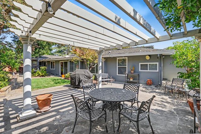3840 Maudray Way, Carmichael, CA 95608