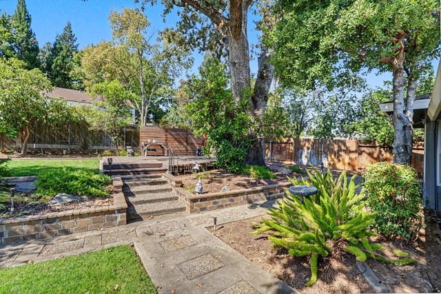 3840 Maudray Way, Carmichael, CA 95608