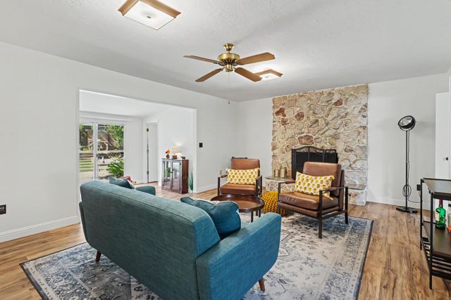 3840 Maudray Way, Carmichael, CA 95608