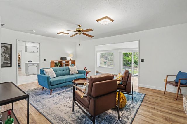 3840 Maudray Way, Carmichael, CA 95608