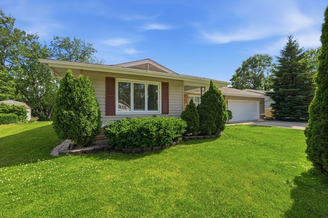213 Edgeware Road, Elk Grove Village, IL 60007