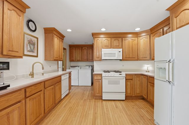 213 Edgeware Road, Elk Grove Village, IL 60007