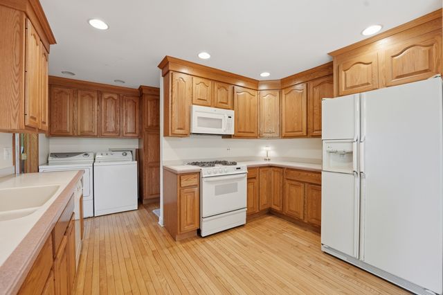 213 Edgeware Road, Elk Grove Village, IL 60007