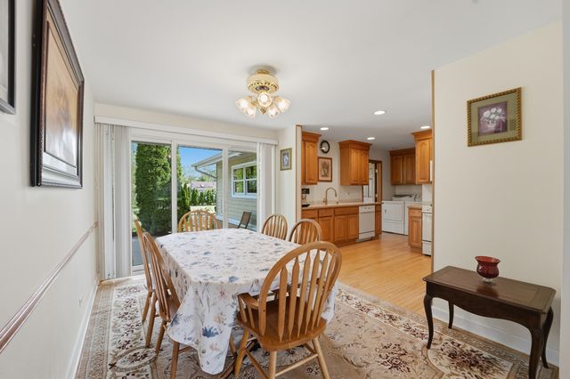 213 Edgeware Road, Elk Grove Village, IL 60007