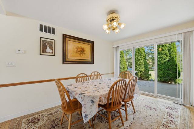 213 Edgeware Road, Elk Grove Village, IL 60007