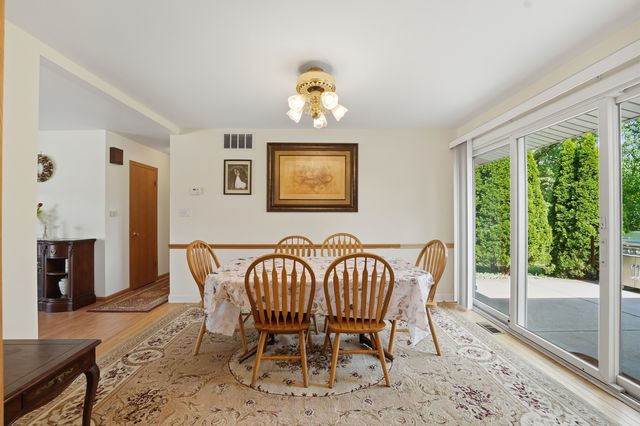 213 Edgeware Road, Elk Grove Village, IL 60007