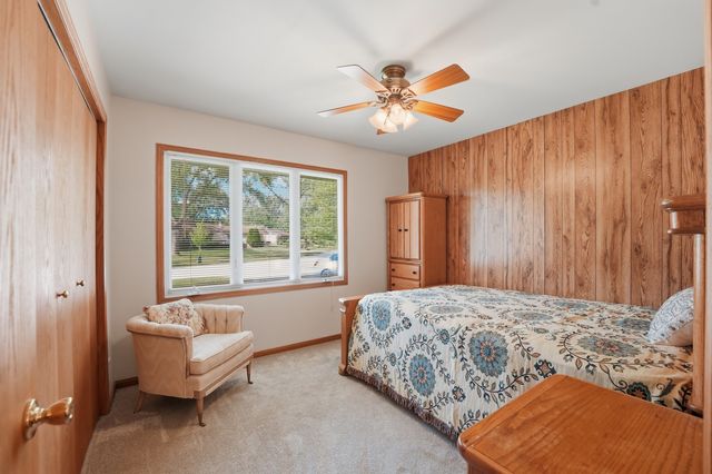 213 Edgeware Road, Elk Grove Village, IL 60007