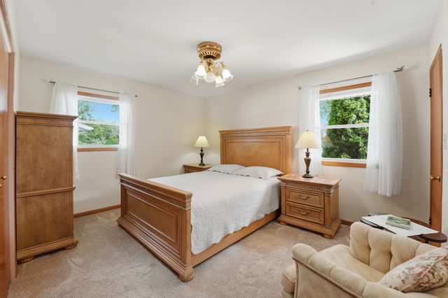 213 Edgeware Road, Elk Grove Village, IL 60007