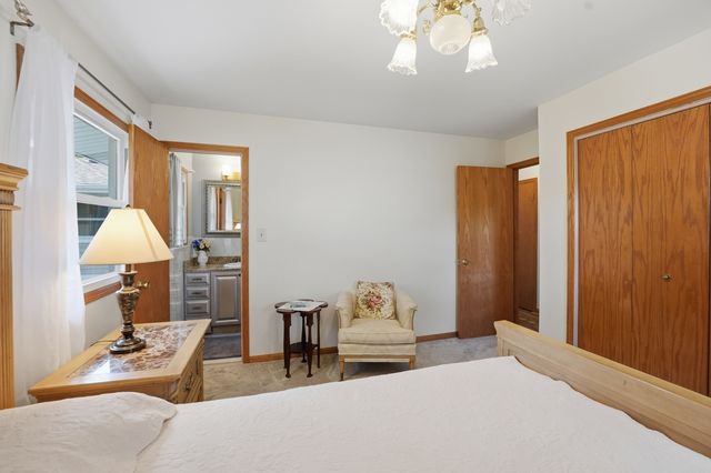 213 Edgeware Road, Elk Grove Village, IL 60007