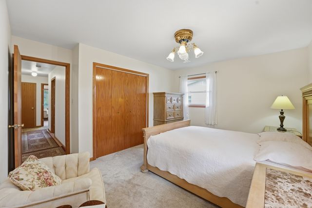 213 Edgeware Road, Elk Grove Village, IL 60007