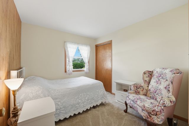 213 Edgeware Road, Elk Grove Village, IL 60007