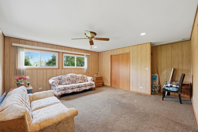 213 Edgeware Road, Elk Grove Village, IL 60007