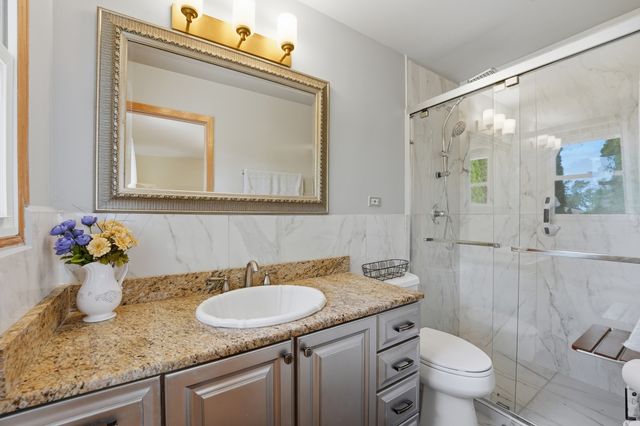 213 Edgeware Road, Elk Grove Village, IL 60007