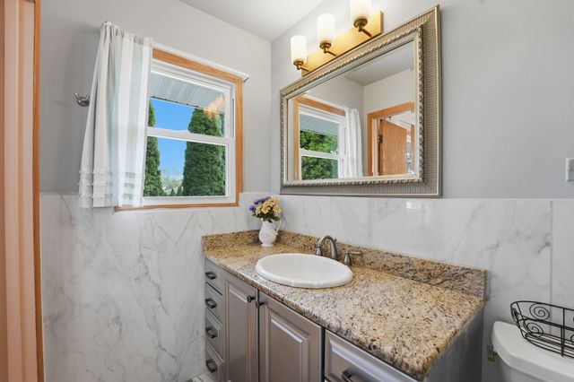 213 Edgeware Road, Elk Grove Village, IL 60007