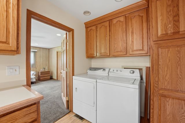 213 Edgeware Road, Elk Grove Village, IL 60007