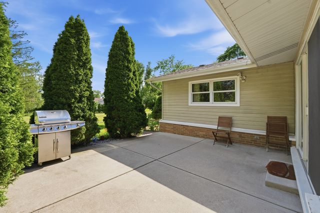 213 Edgeware Road, Elk Grove Village, IL 60007