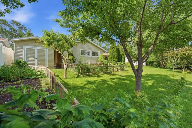 213 Edgeware Road, Elk Grove Village, IL 60007