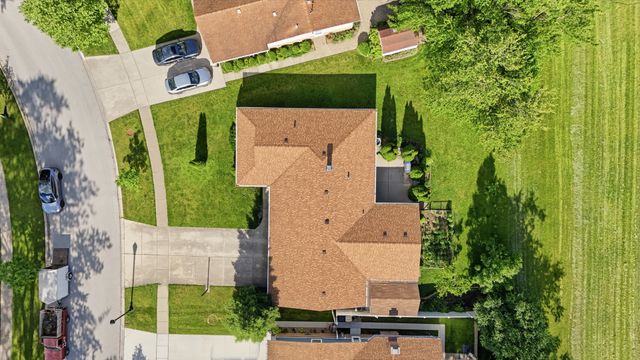 213 Edgeware Road, Elk Grove Village, IL 60007