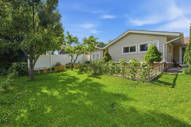 213 Edgeware Road, Elk Grove Village, IL 60007