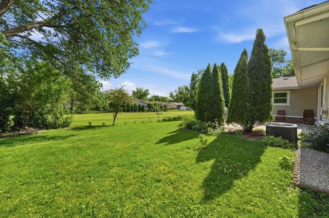 213 Edgeware Road, Elk Grove Village, IL 60007