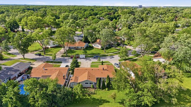 213 Edgeware Road, Elk Grove Village, IL 60007