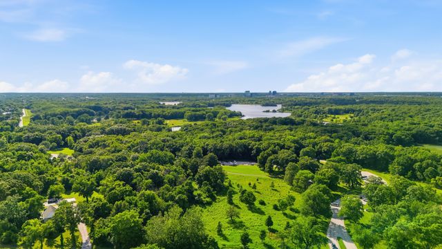 213 Edgeware Road, Elk Grove Village, IL 60007