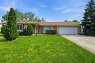 213 Edgeware Road, Elk Grove Village, IL 60007