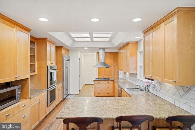 8505 HORSESHOE LN, Potomac, MD 20854