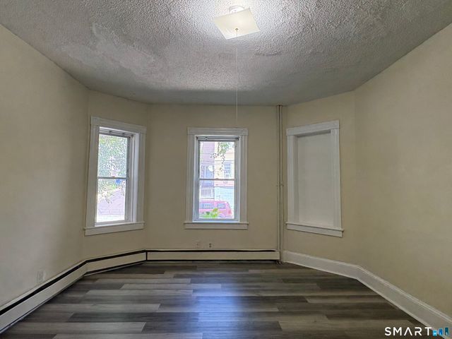 240-242 Washington Street 1N, New Britain, CT 06051