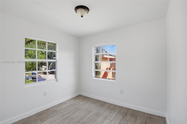 1035 NW 5th St 4, Miami, FL 33128