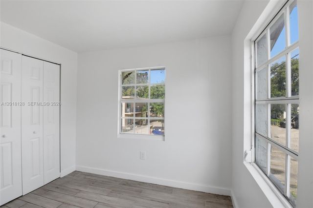 1035 NW 5th St 4, Miami, FL 33128